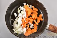 Фото приготовления рецепта: Рагу из куриного филе, с кабачками, молодой картошкой и помидорами - шаг №9