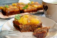 Фото приготовления рецепта: Шоколадно-творожный пирог с консервированными персиками и желе - шаг №15