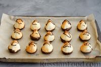 Фото приготовления рецепта: Кокосовое печенье с шоколадом - шаг №8