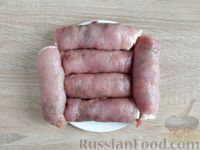 Фото приготовления рецепта: Рулетики из свинины со шпинатом и яйцами - шаг №13