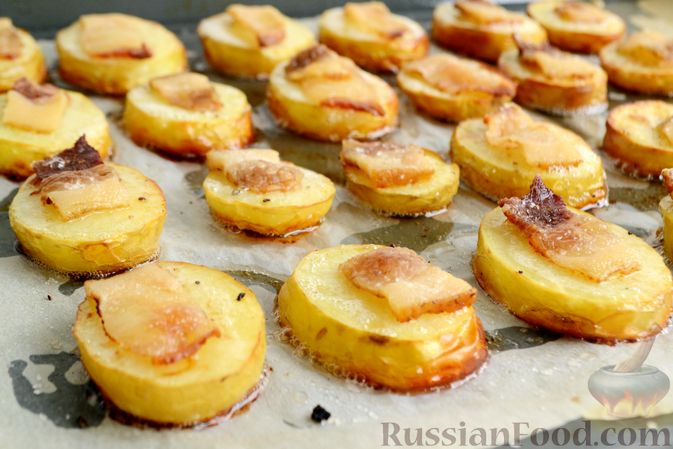 Картошка с салом и чесноком, запеченная в духовке - пошаговый рецепт с фото