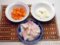 Фото приготовления рецепта: Рыбные котлеты с морковью и зеленью, запечённые в духовке - шаг №2