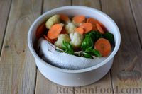 Фото приготовления рецепта: Сибас с цветной капустой, брокколи и морковью (на пару) - шаг №8