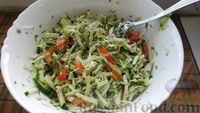 Фото приготовления рецепта: Овощной салат с икрой минтая - шаг №8