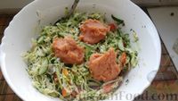 Фото приготовления рецепта: Овощной салат с икрой минтая - шаг №9