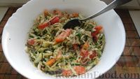 Фото приготовления рецепта: Овощной салат с икрой минтая - шаг №10