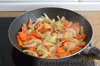 Фото приготовления рецепта: Говядина, тушенная с молодой картошкой - шаг №4