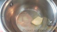 Фото приготовления рецепта: Запеканка из макарон с консервированной рыбой, кукурузой и моцареллой - шаг №2