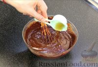 Фото приготовления рецепта: Шоколадный брауни со сливочно-карамельным кремом - шаг №9