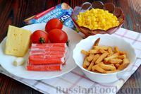 Фото приготовления рецепта: Слоёный салат с крабовыми палочками, помидорами, сыром и кукурузой - шаг №1