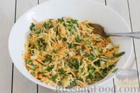 Фото приготовления рецепта: Картофельные драники со шпинатом и морковью - шаг №6