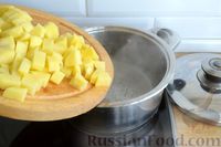 Фото приготовления рецепта: Суп с куриными фрикадельками, шампиньонами и пшеном - шаг №3
