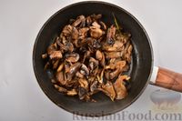 Фото приготовления рецепта: Жареные грибы с тимьяном и чесноком - шаг №9