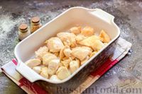 Фото приготовления рецепта: Куриное филе, запечённое с фасолью и овощами, в томатном соусе - шаг №4