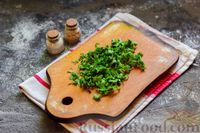 Фото приготовления рецепта: Плетёные "хот-доги" из слоёного теста, с плавленым сыром и помидорами - шаг №3