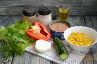 Фото приготовления рецепта: Салат с тунцом, болгарским перцем, огурцом и кукурузой - шаг №1