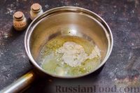 Фото приготовления рецепта: Хек, запечённый с помидорами и луком, под соусом бешамель (в рукаве) - шаг №2