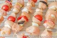 Фото приготовления рецепта: Шашлык из курицы с грибами и овощами (в духовке) - шаг №10