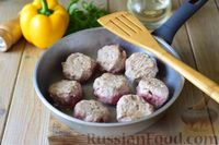 Фото приготовления рецепта: Тефтели из свинины, тушенные с фасолью, в томатном соусе - шаг №6