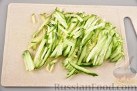 Фото приготовления рецепта: Салат с фунчозой, мясом, морковью по-корейски и овощами - шаг №4