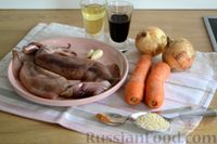 Фото приготовления рецепта: Салат из кальмаров с жареным луком и морковью - шаг №1