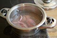 Фото приготовления рецепта: Салат из кальмаров с жареным луком и морковью - шаг №2
