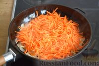 Фото приготовления рецепта: Салат из кальмаров с жареным луком и морковью - шаг №8