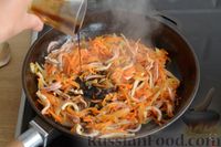 Фото приготовления рецепта: Салат из кальмаров с жареным луком и морковью - шаг №10