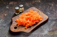 Фото приготовления рецепта: Салат из молодой капусты с морковью, кукурузой и горошком - шаг №3