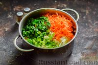 Фото приготовления рецепта: Салат из молодой капусты с морковью, кукурузой и горошком - шаг №5