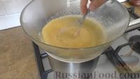 Фото приготовления рецепта: Кекс "Зебра" на кефире и растительном масле - шаг №2
