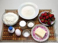 Фото приготовления рецепта: Пирог на кефире, с клубникой - шаг №1