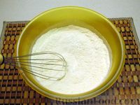 Фото приготовления рецепта: Пирог на кефире, с клубникой - шаг №3