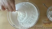 Фото приготовления рецепта: Кекс "Зебра" на кефире и растительном масле - шаг №4