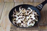 Фото приготовления рецепта: Картофельные ньокки со сливочно-сырным соусом с грибами - шаг №5