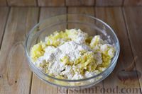 Фото приготовления рецепта: Картофельные ньокки со сливочно-сырным соусом с грибами - шаг №11