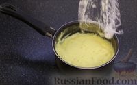 Фото приготовления рецепта: Бисквитный пирог с клубникой и заварным кремом - шаг №21