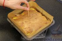 Фото приготовления рецепта: Бисквитный пирог с клубникой и заварным кремом - шаг №25