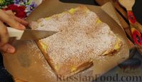 Фото приготовления рецепта: Бисквитный пирог с клубникой и заварным кремом - шаг №27