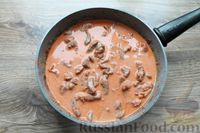 Фото приготовления рецепта: Бефстроганов из свинины в сливочно-томатном соусе - шаг №13