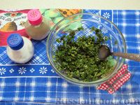 Фото приготовления рецепта: Салат из огурцов и помидоров, с мятой и лаймом - шаг №5