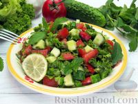 Фото приготовления рецепта: Салат из огурцов и помидоров, с мятой и лаймом - шаг №11