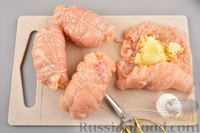 Фото приготовления рецепта: Куриные рулетики с ананасом и сыром (в духовке) - шаг №6