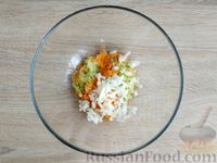 Фото приготовления рецепта: Запечённые куриные котлеты с кабачком и морковью - шаг №5