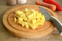 Фото приготовления рецепта: Суп с овощами и копчёной колбасой - шаг №2
