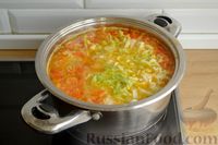 Фото приготовления рецепта: Суп с овощами и копчёной колбасой - шаг №10