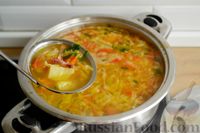 Фото приготовления рецепта: Суп с овощами и копчёной колбасой - шаг №14