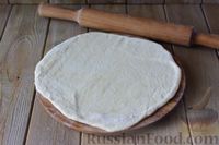 Фото приготовления рецепта: Пирог с рисом и консервированной рыбой - шаг №10
