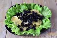 Фото приготовления рецепта: Салат из кабачков с фетой, мятой и маслинами - шаг №9