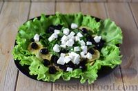 Фото приготовления рецепта: Салат из кабачков с фетой, мятой и маслинами - шаг №10